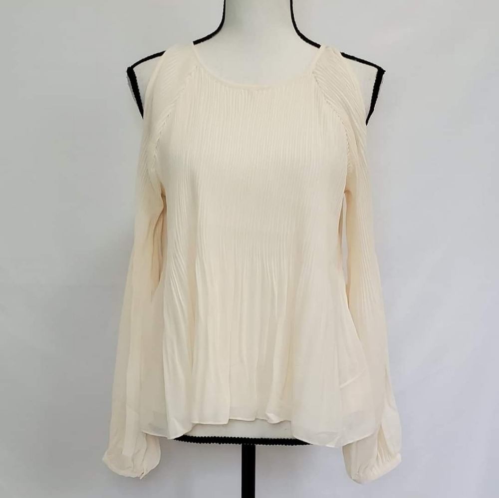 Romeo & Juliet Couture Cream Cold Shoulder Balloon Sleeve Top